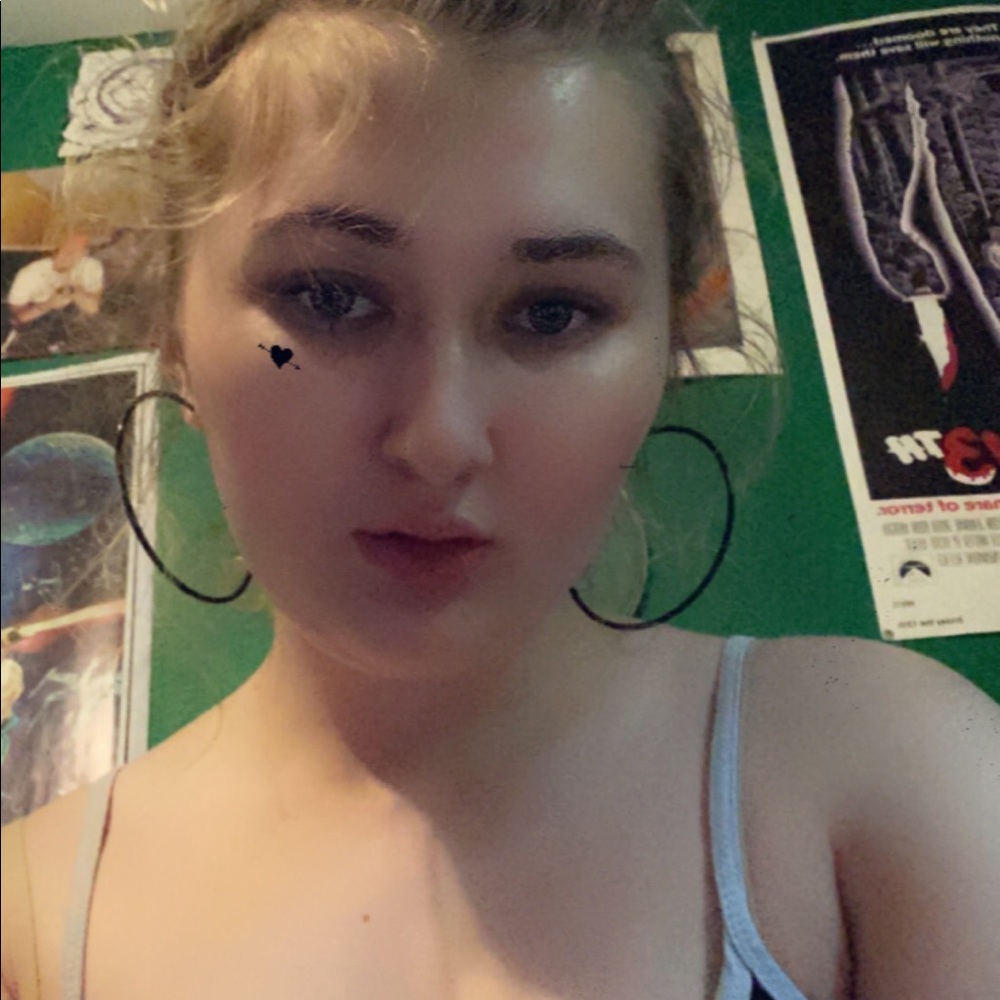 Meet your Posher, Alicia